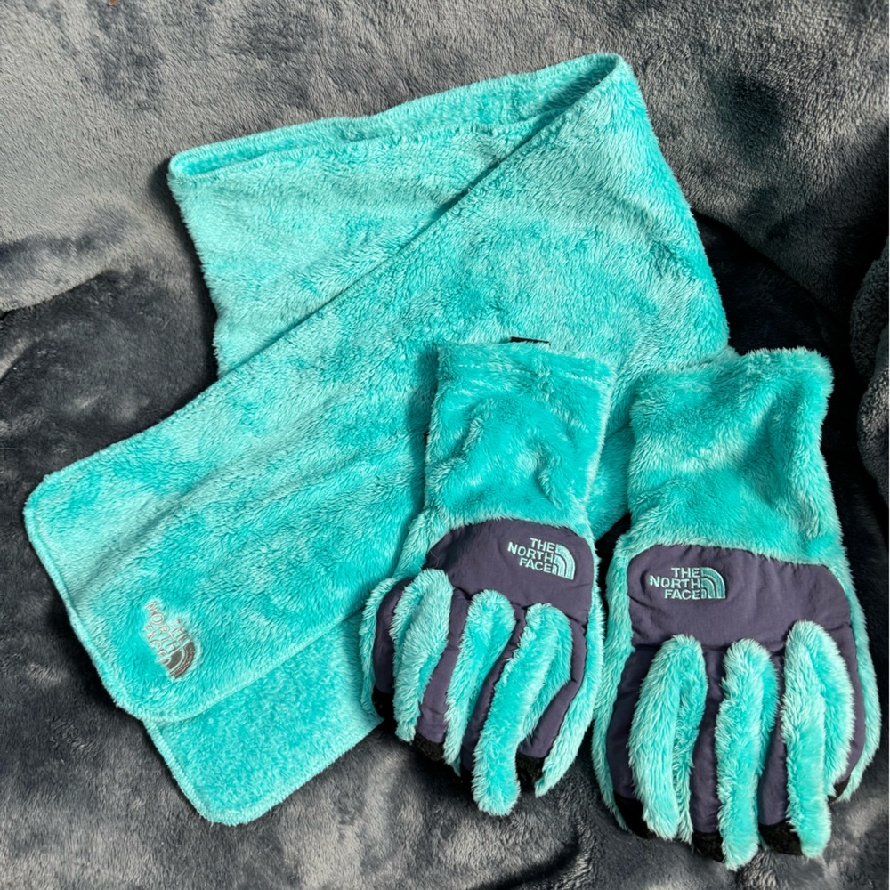 The North Face turquoise fuzzy scarf & gloves w/ clip. Women’s size Medium